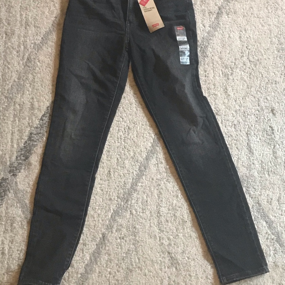 721 High-Rise Skinny Levi’s size 4